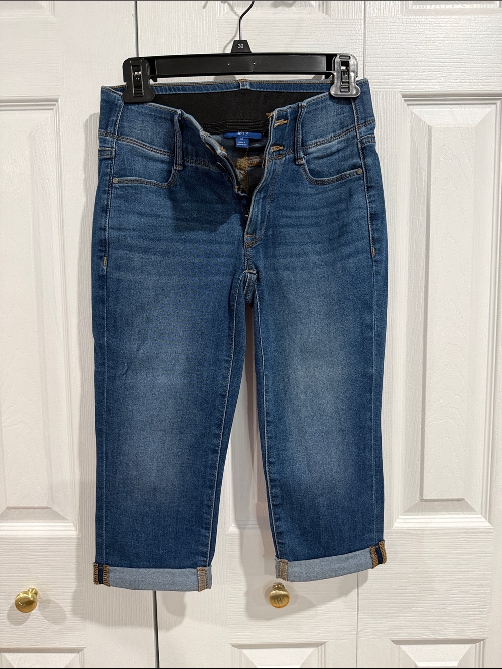Apt. 9 Mid Blue Cropped Jeans